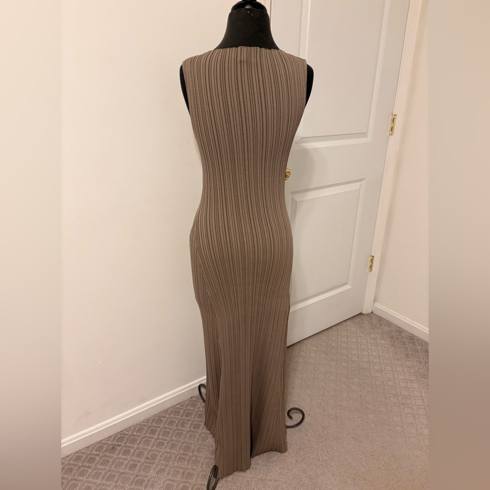 Dissh Pleated Maxi in Olive Green. Size Small. Super stretchy and comfortable! - Picture 2 of 4